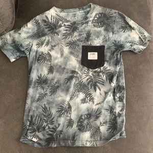 Boys size small lira shirt